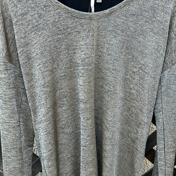 Calvin Klein VGUC long sleeved top silver like colour with gold splatter look - Picture 3 of 15